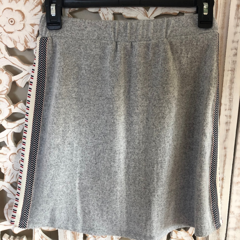 Lined, soft grey skirt with embroidery detail